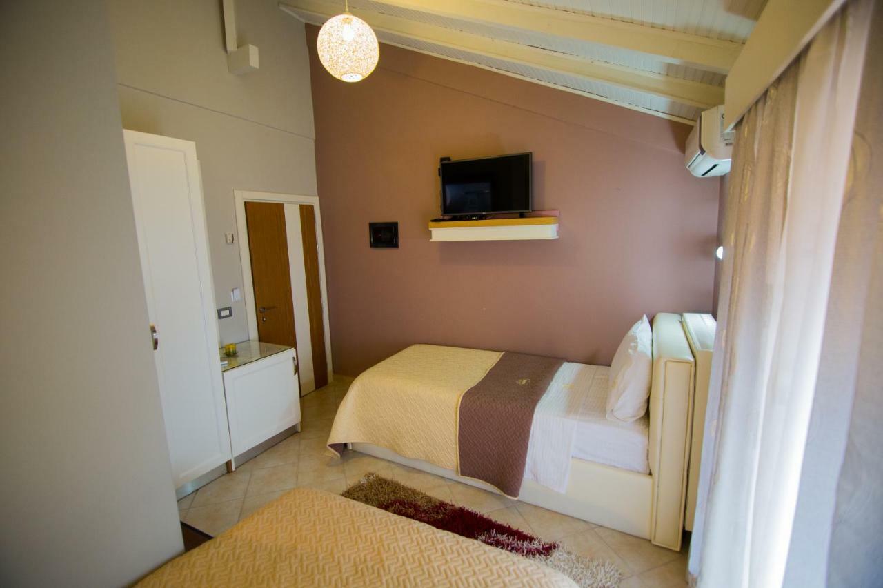 Dea Hotel 2002 คอร์เชอ ภายนอก รูปภาพ